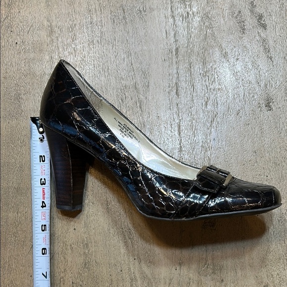 Elegant Nine West brown Crocodile Pattern Heels size 9 1/2 - Picture 4 of 5